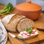 Mehrkorn Sauerteig Brot aus dem Römertopf Brotbacktopf